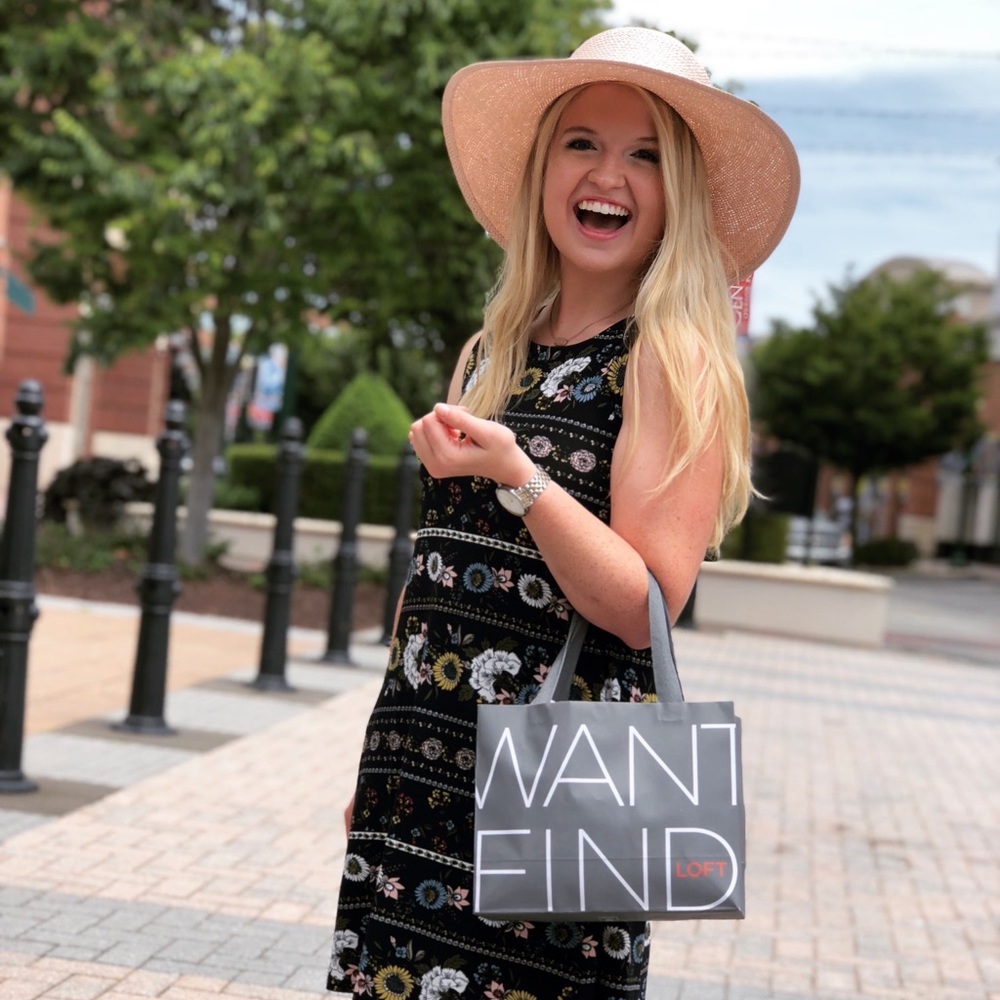 Meet your Posher, Elise